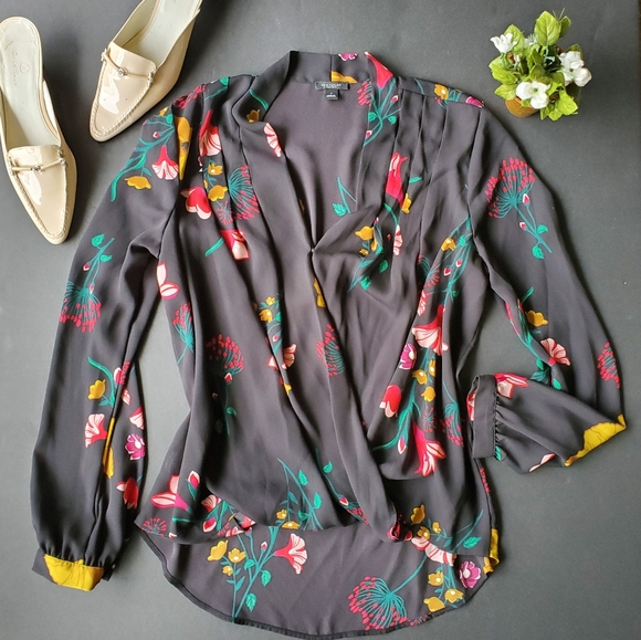 Ann Taylor Factory Tops - 💍Ann Taylor Factory Black and Floral Blouse
